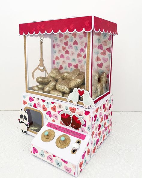 Claw Machine Valentines Box Ideas, Kids Valentine Boxes, Diy Paper Toys, 3d Paper Projects, Valentine Card Box, Cardstock Crafts, Valentine Boxes, Valentine Day Boxes, Claw Machine