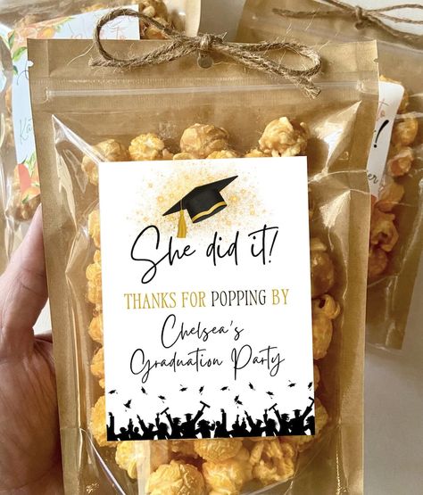 Cocktails For Graduation Party, Grad Party Favors Ideas, Fall Graduation Party, High School Graduation Decoration Ideas, Adult Graduation Party Ideas, Graduation Party Favors For Guests, High School Grad Party Ideas, Graduation Favors For Guests, December Graduation