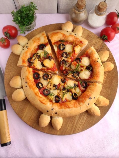 Cute Sandwich Ideas, Basketball Pizza, Shaped Pizza, Cool Pizza Shapes, Bunny Food Ideas, Bunny Fruit Pizza, Spring Pizza Ideas, Kids Pizza Ideas, Cute Pizzas