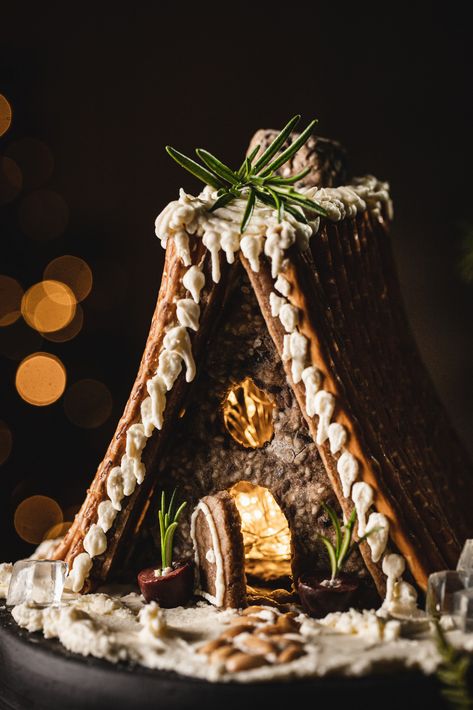 Holiday Cabin, Food Log, Christmas Gingerbread House, Christmas Sweets, Noel Christmas, Christmas Gingerbread, Christmas Cake, Christmas Inspiration, Yule