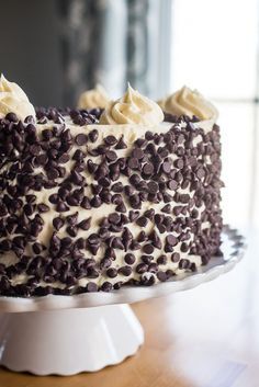 Cannoli Cake Recipe, Homemade Cannoli, Southern Caramel Cake, Yellow Butter Cake, Italian Cannoli, Cannoli Cake, Chips Dip, Cannoli Filling, Cannoli Cream