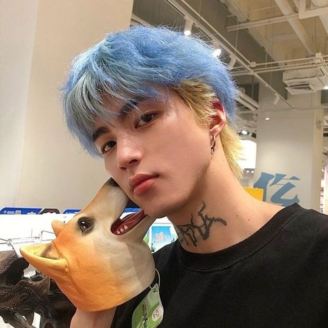 Korean Boy Hair, Pink Hair Guy, Boys Dyed Hair, Turquoise Hair Color, Mens Blue Hair, Boys Blue Hair, Fox Hair Dye, Messy Hair Boy, Boys Colored Hair