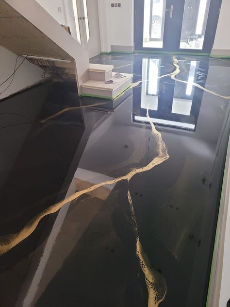 Epoxy Floor Office Interior Design, Epoxy Resin Floor Living Rooms, Epoxy Resin Flooring Ideas, Epoxy Gym Floor, Black And Gold Epoxy Floor, Proxy Floors, Epoxy Wood Floor, Epoxy Floors In Home Living Room, Epoxy Floor Black