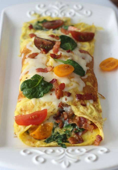 Breakfast Omelette Recipe, Bacon Omelette, Omlet Recipes, Spinach Omelette, Omelette Recipe Easy, Spinach And Bacon, Breakfast Omelette, Omelets Recipe, Overnight Oat