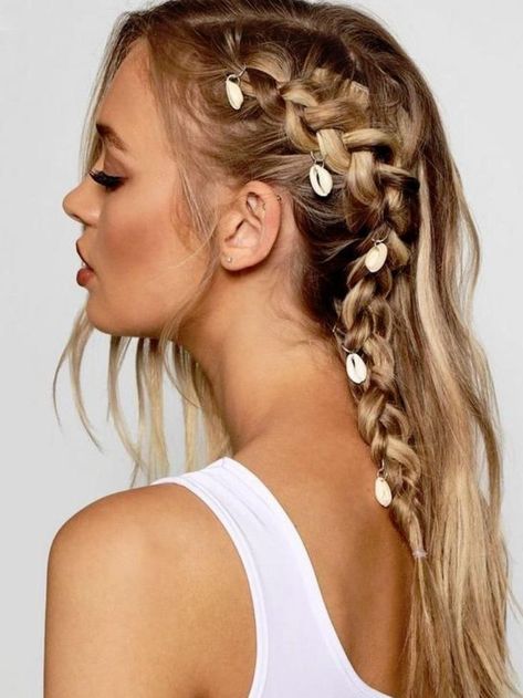 Side braid with cowrie shells Hair Earrings, Beach Wedding Hair, Bohemian Hairstyles, Festival Hair, Hair Rings, Boho Hairstyles, Grunge Hair, Trendy Hairstyles, Summer Hairstyles