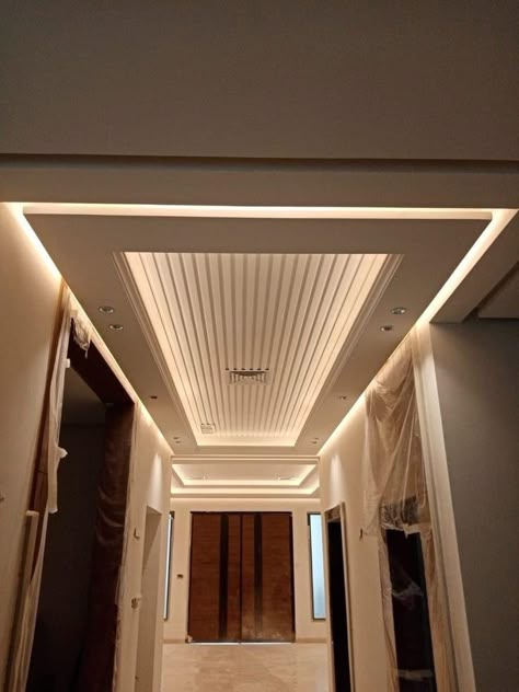 Pop Colour Ceiling, Lobby Ceiling Design Modern, Lobby False Ceiling Design, Beautiful Ceiling Designs, Bedroom Ceilings, Gypsum Ceiling Design, Luxury Ceiling Design, Bedroom Pop Design, Simple Ceiling Design