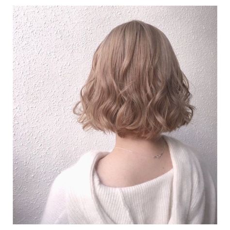 Korean Short Hair Wavy, Blond Short Wavy Hair, Permed Hairstyles Short Hair, Short Hair Wavy Hair, Short Hair Korean Style, Short Wavy Hairstyles, Cortes De Cabello, Korean Hair Color, Korean Short Hair