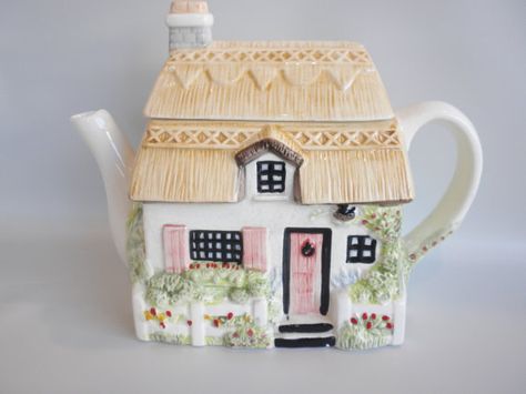 Little Cottage Ceramic Teapot Cottage Ceramics, Cottage Teapot, Ceramic Cottage, Teapot House, House Teapot, Teapot Ceramic, Cute Teapot, Novelty Teapots, Unique Tea