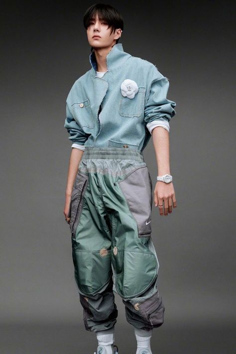 Hiphop Outfit Men, 80s Inspired Outfits, Techwear Fashion, Space Fashion, Nerd Fashion, Tv Set, Concept Clothing, Future Style, Men Stylish Dress