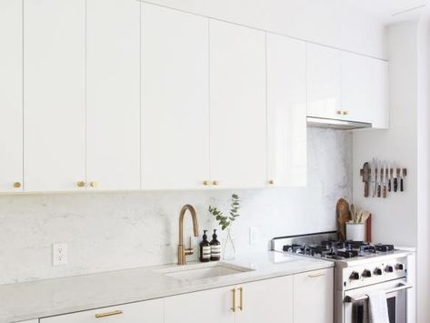 Kitchen With White Walls, Ringhult Kitchen, Flat Kitchen Cabinet Doors, Distressed Kitchen Cabinets Diy, Kitchen Design Software Free, Ikea Ringhult, Kitchen Cabinet Molding, Plastic Kitchen Cabinets, Kitchen Cabinet Crown Molding