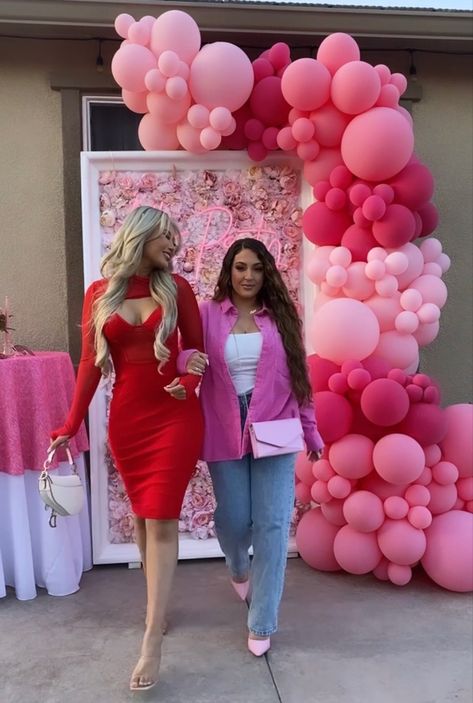 30 Shades Of Pink Birthday Party, 50 Shades Of Pink Party Ideas Outfits, Shades Of Pink Balloon Garland, 50 Shades Of Pink Party Ideas, Ballon Business, Pink Setup, Pink Birthday Theme, Bridal Room Decor, 50 Shades Of Pink