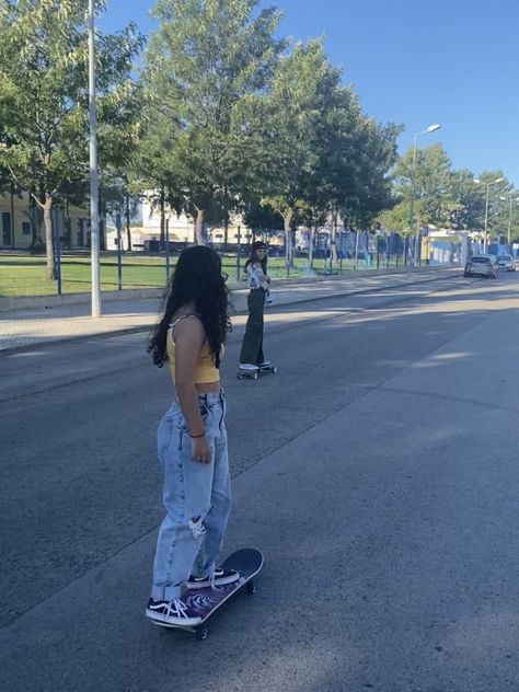 Summer Skateboarding Outfits, Skateboard Girl Aesthetic, Summer Skater Girl Outfits, Skateboard Girl Outfits, Skater Girl Outfits Summer, Skater Girl Outfits Aesthetic, Skate Girl Outfit, Outfits With High Tops, Skater Girl Vibes