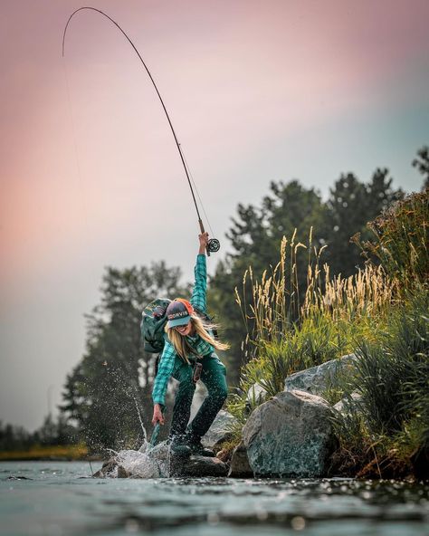 Flyfishing Women, Fly Fishing Photography, Fly Fishing Art, Fishing Photography, Fishing Pictures, Fly Fishing Gear, Fishing Women, Fishing Girls, Road Trip Fun