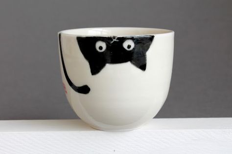 Dog Pottery, Diy Pottery Painting, Pottery Animals, Pottery Painting Designs, Diy Ceramic, Painted Mugs, Bird Crafts, Hand Built Pottery, Diy Pottery