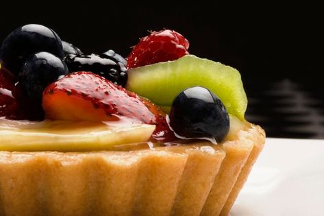 Starberry Cake, Fruit Tart Glaze, Fruit Glaze, Types Of Desserts, Custard Filling, Fruit Tart, Sweet Sauce, Best Fruits, Savoury Cake