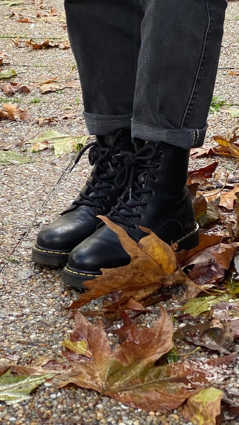 Botas Cortas Outfit, Docmart Boots, Aesthetic Dr Martens, Ian Core, Dr Martens Fashion, Dr Martens Aesthetic, Jadon Dr Martens, Doc Martens Aesthetic, Doctor Martens