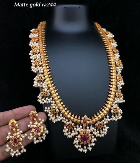 Moti Jwellary On Saree, Long Jwellary Necklaces, Moti Jwellary Set, Gold Choker Necklace Indian Bridal With Price, Moti Jwellary, Bharatnatyam Dress, Wedding Jewelry Sets Bridal Jewellery, Neck Pieces Jewelry, Antique Necklaces Design