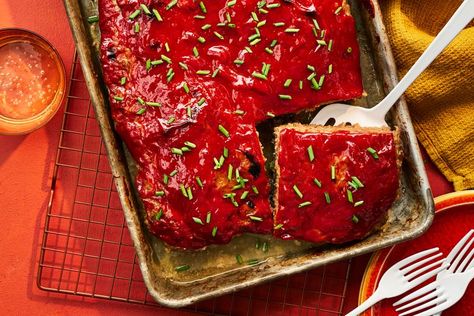 Sheet Pan Meatloaf Sheet Pan Meatloaf, Soups And Chilis, Pan Meatloaf, Baked Meatloaf, Breakfast Party Foods, Easy Dinner Casseroles, Breakfast Party, Meatloaf Recipe, Pan Recipes