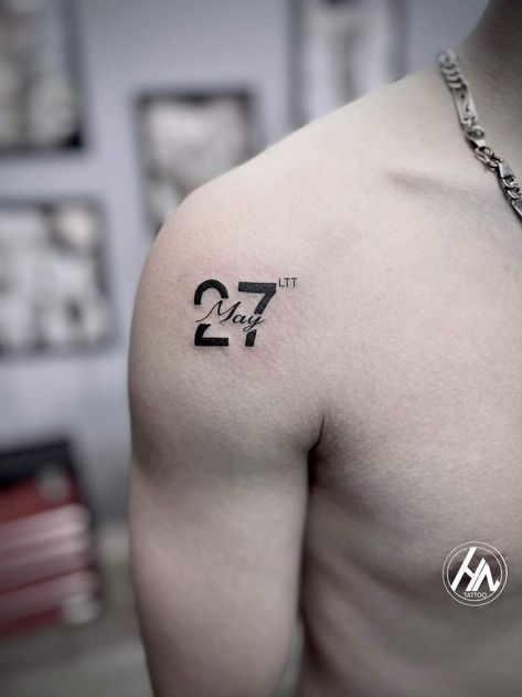 Creative Mom Tattoos, Tattoo Designs Men Small Meaningful, Small Meaningful Tattoos For Guys, Tattoo Ideas For Men Minimalist, Meaningful Men Tattoo Ideas Guys, Tattoo Brother Sister, Date Tattoo Ideas For Men, Mini Tattoos Men, Unique Hand Tattoos For Men