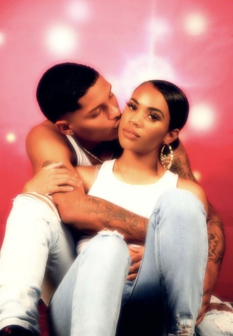 90 Couple Photoshoot, 90s Couples Photoshoot, 2000s Couple Photoshoot, 2000s Couples, 90s Couples, 2000s Photoshoot, Couple Vibes, Photoshoot Backdrops, 90s Makeup