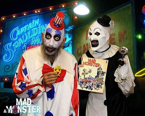 Captain Spaulding Costume, Rob Zombie Film, Kawaii Party, Captain Spaulding, Handwriting Examples, Horror Costume, Season Decor, Spooky Movies, Send In The Clowns