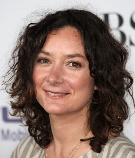 'Sarah Gilbert' born Sara Rebecca Abeles 1975-01-29 in Santa Monica, CA Sarah Gilbert, Joanna Pettet, Sara Gilbert, Jewish Women, Sean Penn, Committed Relationship, Curly Bob Hairstyles, Private Life, Celebrity Beauty