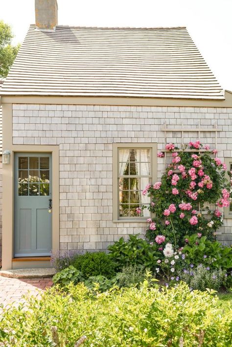 Stone Cottage Homes, Nantucket Style Homes, Nantucket Cottage, Cape Cod Cottage, Nantucket Home, Coastal Cottage Style, Nantucket Style, Cottage Exterior, English Cottage Style