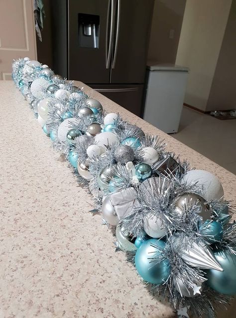 Christmas Decorations With Pool Noodles, Decorations With Pool Noodles, Pool Noodle Christmas Wreath, Pool Noodle Wreath, Christmas Centrepieces, Make Christmas Decorations, Noodles Ideas, Pool Noodle Crafts, Christmas Primitive Crafts