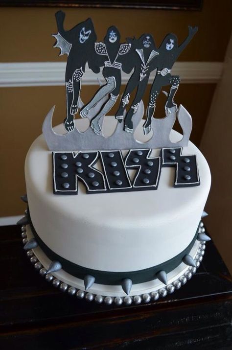 Kiss Bday Cake Kiss Band Party, Kiss Cakes, Kiss Birthday Party, Raiders Cake, Rock Cakes, Banda Kiss, Kiss Party, Cake Band, Rock Star Birthday