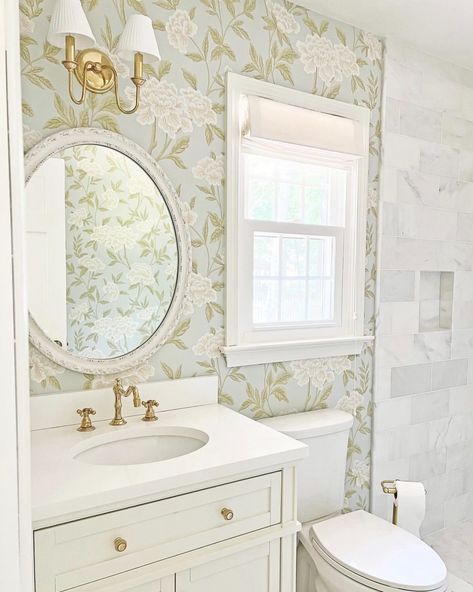 Kids Bathrooms, Small Bathroom Wallpaper, Powder Room Decor, Pretty Bathrooms, Bathroom Redo, Bathroom Wallpaper, Dream House Interior, Bathroom Renos, Dream Bathroom