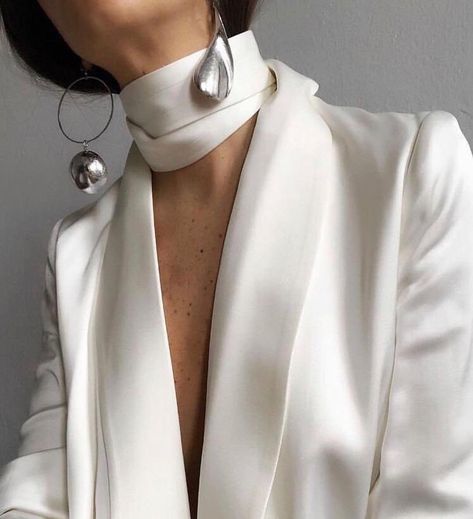 @hteet.c on Instagram: “Silver⛓ Sorce: unknown” Collar Details, Dress Collar, Beige Outfit, White Suit, Winter Trends, Instagram Page, Inspiration Mode, Looks Style, Mode Inspiration