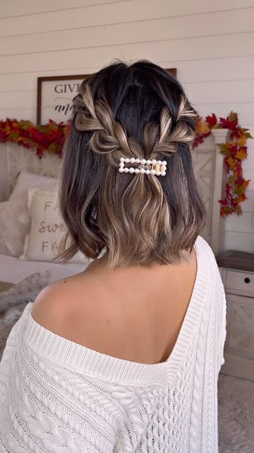 Hairdos For Short Hair, Short Hair Tutorial, Peinados Fáciles Para Cabello Corto, Hair Stylies, Work Hairstyles, Short Wedding Hair, Penteado Cabelo Curto, Holiday Hairstyles, Braided Hair