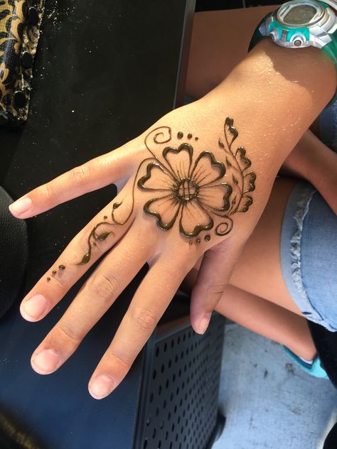 Colored Henna Tattoo, Easy Hena Desain Front Hand, Henna Tattoo Designs Indian, Cherry Blossom Henna, Simple Flower Henna Designs, Henna Hand Tattoos For Women, Simple Palm Henna Designs, Long Henna Designs, Henna Designs Arm