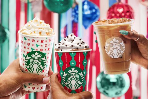 Starbucks's Holiday Drink Lineup Is Hitting Stores Nationwide This Week - Thrillist Toasted White Chocolate Mocha, Caramel Brulee Latte, Free Starbucks Gift Card, Starbucks Peppermint Mocha, Starbucks Holiday Drinks, Reindeer Cakes, Starbucks Pumpkin Spice, Red Cup, Starbucks Holiday