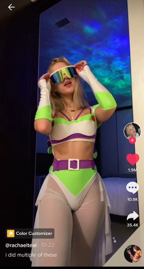 A super cute cosplay/costume of buzz lightyear (Toy story) I just saw on TikTok💚💜 It's so flattering her🥺 Cr- rachaelteal (TikTok) Buzz Lightyear Girl Costume, Fantasias Toy Story, Disfraz Buzz Lightyear, Buzz Costume, Disney Costumes For Women, Buzz Lightyear Halloween Costume, Superwoman Costume, Disfraz Toy Story, Buzz Lightyear Costume