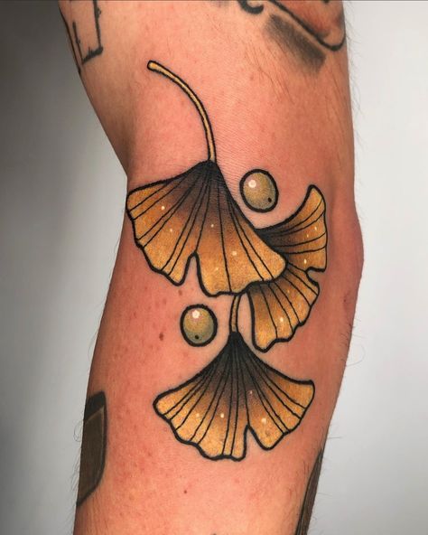 Ginko Leaf Tattoos Design, Ginko Leaves Tattoos, Ginko Leaf Tattoo, Gingko Leaves Tattoo, Mom Inspo, Tattoo Themes, Head Tattoo, Gingko Leaves, B Tattoo