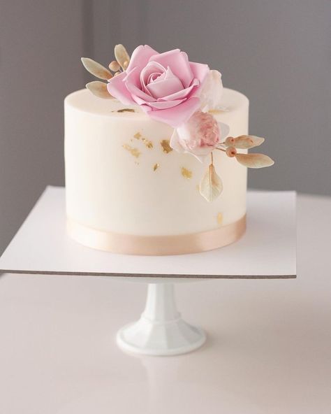 Birthday Cake For Women Elegant, Wedding Cake Peonies, Modern Birthday Cakes, Shower Images, Peonies Wedding, 80 Birthday Cake, Mini Bolo, Birthday Ideas For Her, Roses Peonies