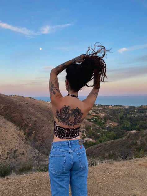 Back Tattoo Picture Poses, Shape Rpg, Woman With Tattoos, Body Suit Tattoo, Tattoed Girls, Dark Feminine Aesthetic, Instagram Feed Inspiration, Dark Feminine, Feminine Aesthetic