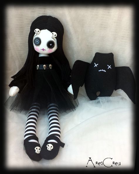 #goth #doll with bat, #handmade goth cloth doll, goth rag doll. #arescrea Goth Rag Doll, Be Goth Dolls, Creepy Cute Clothes, Rag Doll Tattoo, Goth Makeup Aesthetic, Hairstyles Goth, Goth Outfits Casual, Goth Dolls, Goth Doll