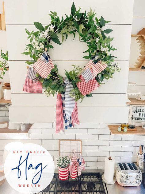 American Flag Wreath Diy, Summer Diy Ideas, 4th Of July Wreaths, Patriotic Door Decorations, Diy Summer Wreath, Holiday Routine, Patriotic Front Door, Patriotic Flags, Patriotic Wall Decor