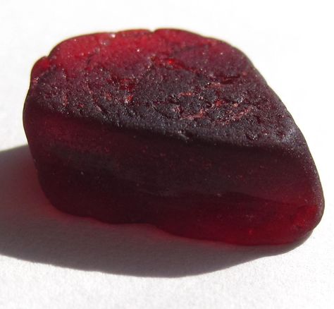 worn red sea glass shard Beachcombing Finds, Red Sea Glass, Beach Glass Crafts, Finding Treasure, Glass Beach, Sea Glass Beach, Sea Pottery, Glass Gems, Beautiful Sea