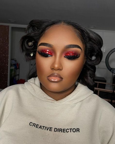 Red Christmas Makeup Look, Red Glam Makeup Looks, Red Glitter Eyeshadow Looks, Glitter Makeup Black Women, Red Glitter Makeup Looks, Red Eyeshadow Makeup Looks, Red Birthday Makeup, Red And Gold Makeup Looks, Makeup For Red Dress Formal