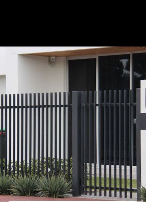 Front Fencing Ideas Australia, Vertical Steel Fence, Black Steel Fence, Aluminium Slat Fence, Modern Iron Fence, Slat Fence Vertical, Vertical Slat Fence, Fence Design Modern Steel, Modern Metal Fence