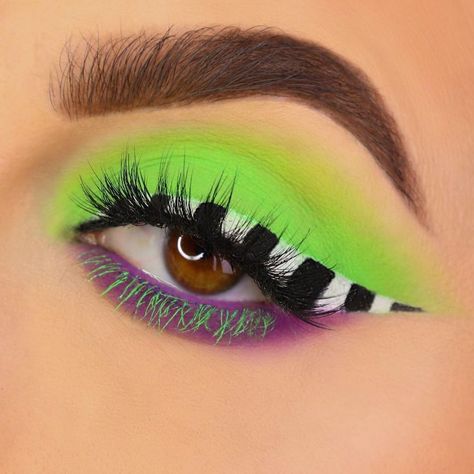 @andeedoll uses our Liquid Eyeliner Collection in 'Matte Black' for this Beetlejuice inspired eye makeup! Halloween Eyeshadow, Beetlejuice Makeup, Halloweenský Makeup, Holloween Makeup, Cute Halloween Makeup, Halloween Eye Makeup, Graphic Makeup, Amazing Halloween Makeup, Halloween Makeup Inspiration