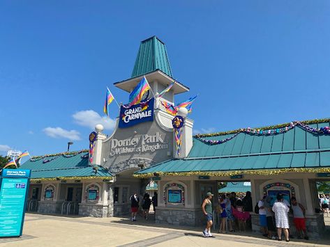 Dorney Park Entrance Building Theme Park Entrance Design Concept Art, Park Entrance Design, Amusement Park Entrance, Theme Park Entrance, Dorney Park, Best Roller Coasters, Block Plan, Wooden Roller Coaster, Park Entrance