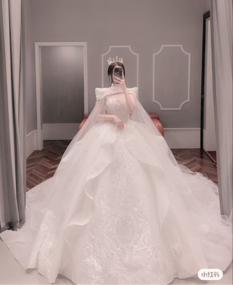 Classy Elegant Wedding Dress Ball Gown, Wedding Korean Dress, Korean Wedding Dress Elegant, Dress Nikahan, Engagement Dresses Elegant, Elegant Wedding Dress Ballgown, Ethereal Gowns, Korean Wedding Dress, Big Wedding Dresses