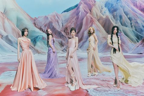 Red Velvet Photoshoot, Velvet Wallpaper, Park Sooyoung, Midnight Sun, Korean Entertainment, Girl Cakes, Wallpaper Pc, Kpop Girl Groups, Girls Generation