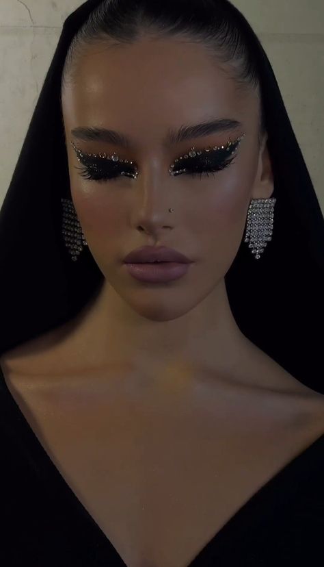 Black Diamond Aesthetic, Diamond Aesthetic, The Dark Feminine, Diamond Makeup, Aesthetic Party, Rhinestone Makeup, Retro Makeup, Formal Makeup, Aesthetic Dress