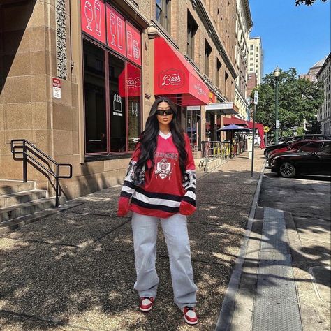 Long Sleeve Jersey Outfit, Jersey Shirt Outfit, Winter Outfits With Skirts, Fall Skirt Outfits With Boots, Hoco Fits, Nba Jersey Outfit, Baseball Jersey Outfit Women, Jerseys Outfit, Sports Jersey Outfit