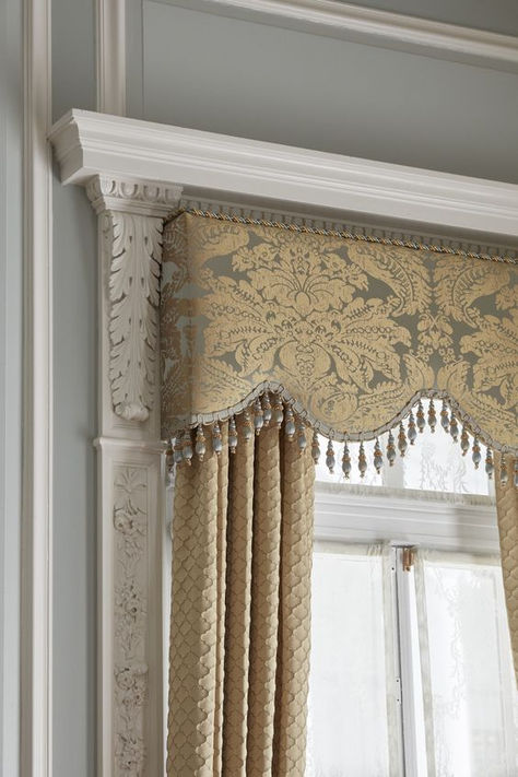 Classical Curtains Design, Victorian Drapes, Curtain Decor Ideas, Victorian Curtain, Luxury Curtains Living Room, Luxury Window Treatments, Victorian Curtains, Fancy Curtains, Traditional Curtains